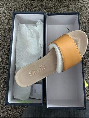 Hari Mari Sydney Comfort Slide Sandal in Camel size 6 New In Box